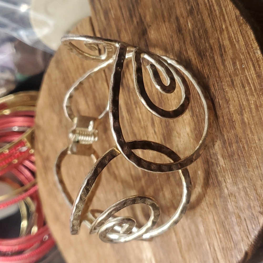 Overflow hammered cuff gladiator hinge bracelet‎